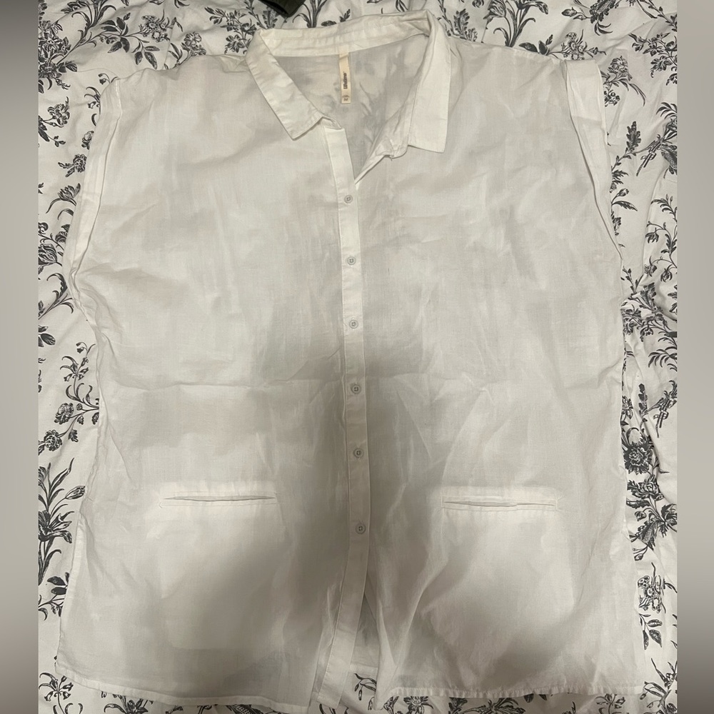 Lifetime | Medium White Button Down Top short sleeves